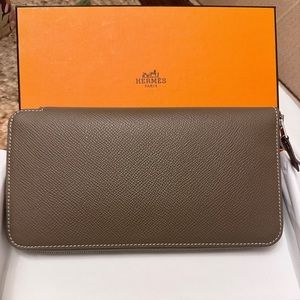 Hermes 
Azap. Zip around very good condition!